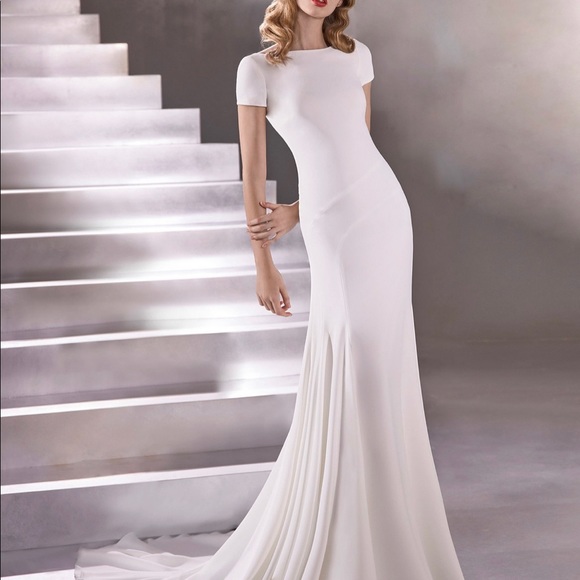 Atellier Pronovias Wedding Dress / Gown - Picture 1 of 7